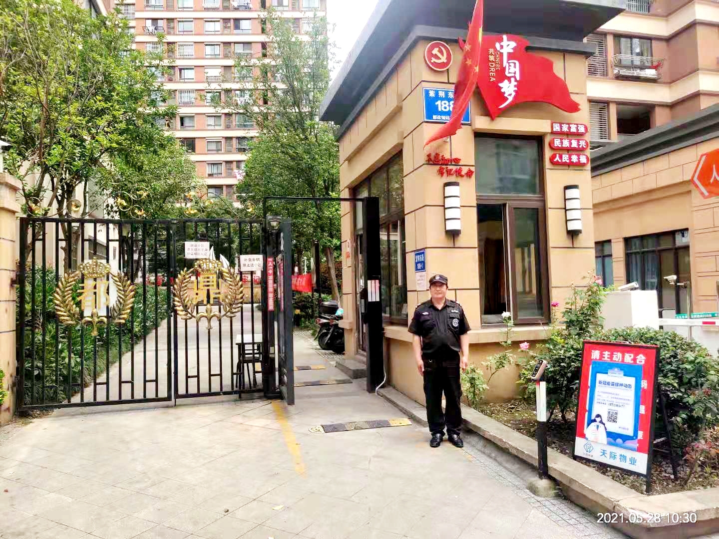 �������@